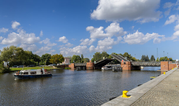 Elbląg: "Low Bridge" opened on the Elbląg River.