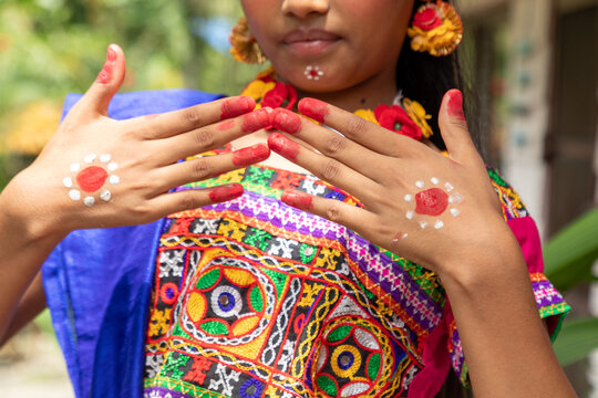 Young Hindu girl display painted hands at festival