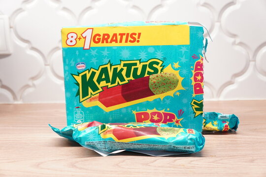Nestl&eacute; Kaktus ice cream multipack with a wrapped chocolate-coated bar on display
