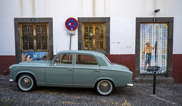 Vintage car in front of a house facade, colourfully painted doors, art project Arte de portas abertas, Rua de Santa Maria, Old Town, Funchal Madeira, Portugal