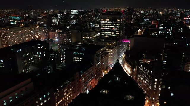 video a&eacute;reo de Santiago centro de noche 02
