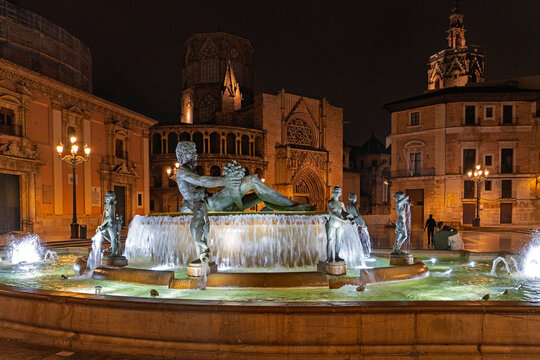Turia-Brunnen auf der Plaza de la VIrgen in Valencia, Spanien