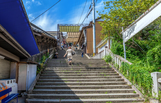 【香川県琴平町】金刀比羅宮（ことひらぐう）への参道には、レトロな魅力あふれる町並みが広がっています。