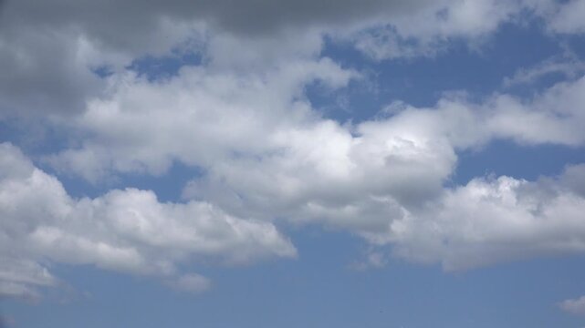 Clouds in Sky Timelapse, Dramatic Fluffy Cloud in Time Lapse, Blue Stormy Cloudy Sky
