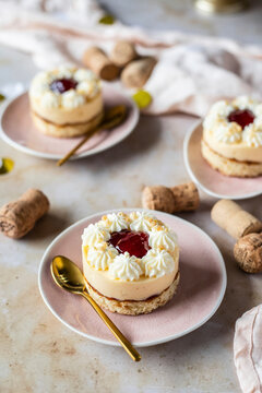 Champagne tartlet with strawberry sauce and cream dots