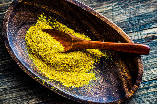Yellow finely ground Georgian Chmeli Suneli spice mix
