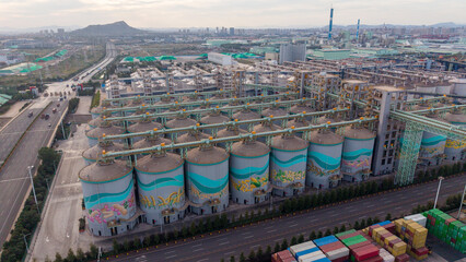 High‑angle top‑down view of large grain silos, neatly arranged grain storage silos and conveying equipment © Zhaorui