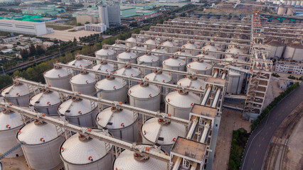 High‑angle top‑down view of large grain silos, neatly arranged grain storage silos and conveying equipment © Zhaorui