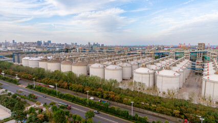 High‑angle top‑down view of large grain silos, neatly arranged grain storage silos and conveying equipment © Zhaorui