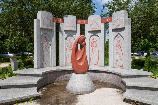 ARMAVIR, RUSSIA - JULY 08, 2026: Monument to the Mother (Sculpture composition "Bow to the mother") on a sunny July day. Armavir, Krasnodar krai