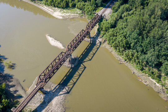 railroad truss bridge over the Grand River near Chillicothe, Missouri, summer scenery