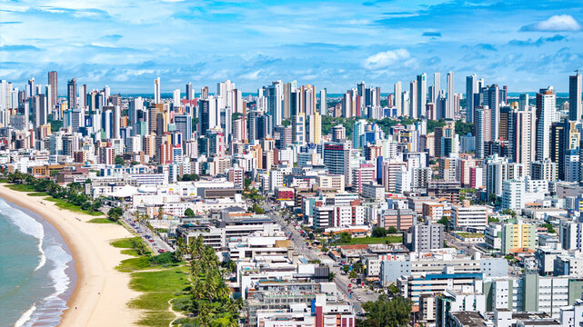 The Tamba&uacute; neighborhood is famous for its urban beach, Tamba&uacute; Beach with crystal clear waters and white sand, with tourist infrastructure, hotels, restaurants and shops. Jo&atilde;o Pessoa. Brazil, 2025