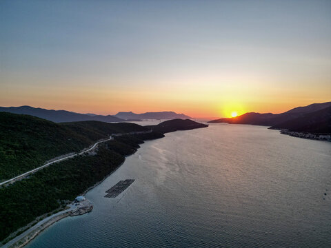 neum at night