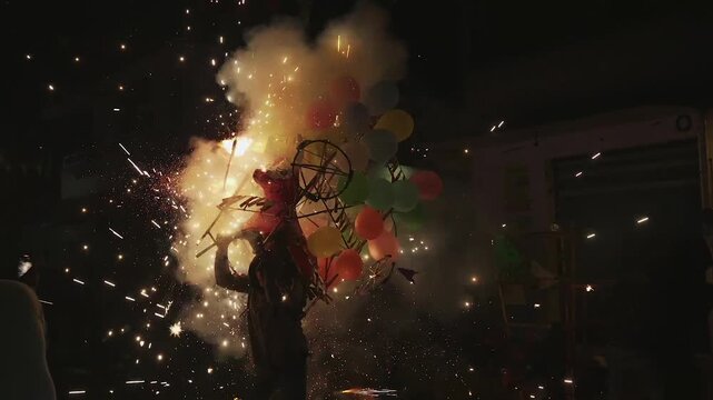TRADICIONAL QUEMA DE PIROTECNIA EN UN PUEBLO DE MEXICO 