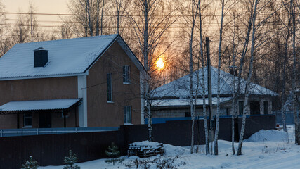 Fototapeta premium Snow-covered houses stand in a quiet winter scene