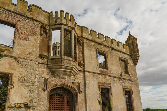 The crumbling walls of an ancient ruined castle, Duckett's grove