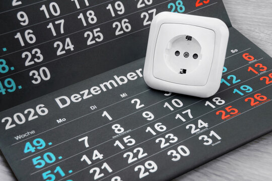 Deutscher Kalender Monat Dezember 2026 Energie im Winter mit Steckdose