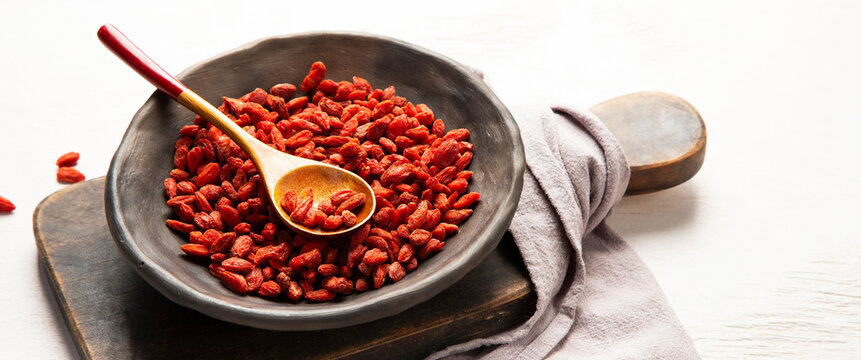Dry red goji berries for a healthy diet.