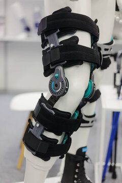 Hinged knee orthosis with adjustable flexion and extension angles, designed to stabilize the knee joint and support rehabilitation after injury or surgery.