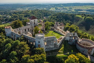 Zamek Tenczyn w Rudnie dron lato © Rakowsky Films