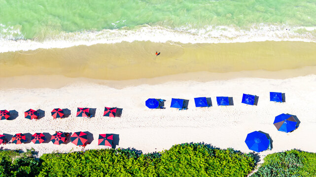 The Tamba&uacute; urban beach, with crystal clear waters and white sand, with tourist infrastructure, hotels, restaurants and shops. Jo&atilde;o Pessoa, Para&iacute;ba, Brazil, 2025