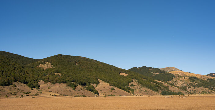 Abruzzo. The Cinquemiglia Plateau, with the mountain peaks of the Marsicani and Maiella ranges.
