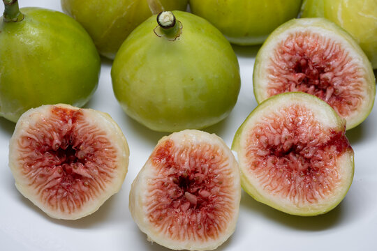 One of the most prized varieties of cultivated fig: the white Dottato fig.
