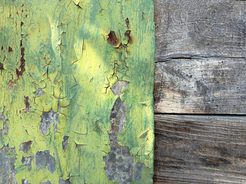 Superficie met&aacute;lica oxidada con pintura verde amarilla desconchada que deja ver el fondo, con textura de ara&ntilde;azos, manchas de &oacute;xido y signos de desgaste,material deteriorado y desgastado IMG_9599-as26