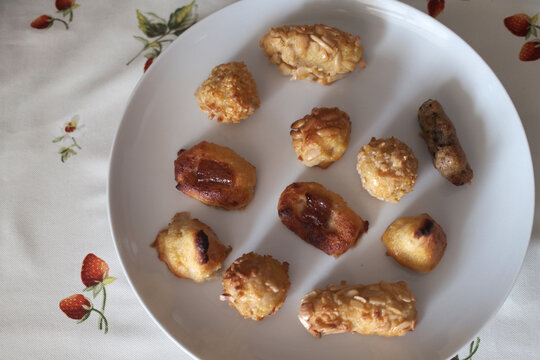 Traditional Catalan Panellets &ndash; Handmade Almond and Pine Nut Pastries for All Saints' Day