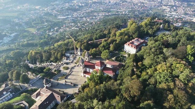 Bom Jesus do Monte com vista panor&acirc;mica sobre a cidade de Braga, Portugal