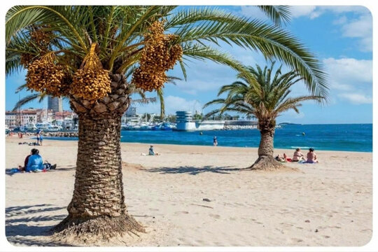 Plage de Fr&eacute;jus, Var, France 