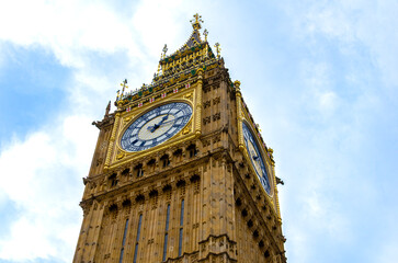 Big Ben and the British Parliament in London, featuring imposing Neo-Gothic architecture along the banks of the River Thames, one of the United Kingdom’s most famous and iconic historical settings. © LGAndrade