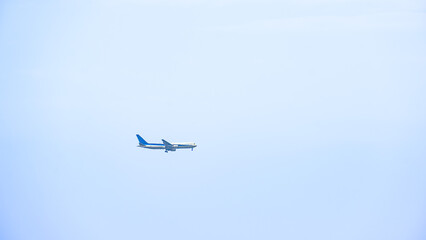 着陸前の飛行機 © S造園