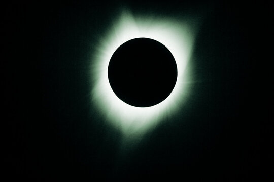 Solar eclipse with sun corona captured
