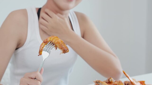 food allergies, women have reactions itching and redness after eating shrimp, seafood allergy, itching, rash, abdominal pain, diarrhea, chest tightness, unconsciousness, death, severe avoid allergies