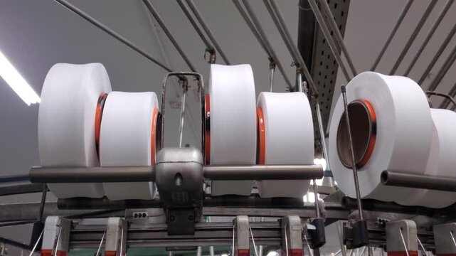 Small Round Rolls of White Yarn for Industrial Knitting