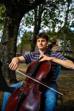 Cello performance in the shade
