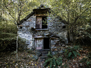 Old medieval houses along the Verzasca River trail (Sentiero Verzasca) from Sonogno to Lavertezzo, Switzerland © Catalin