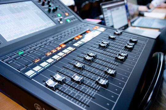 Sound console - Yamaha QL1