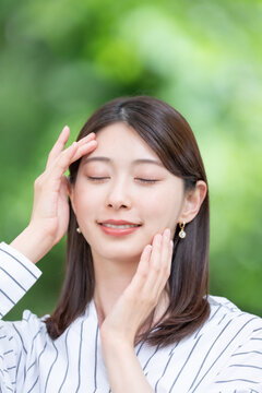スキンケア　女性　新緑