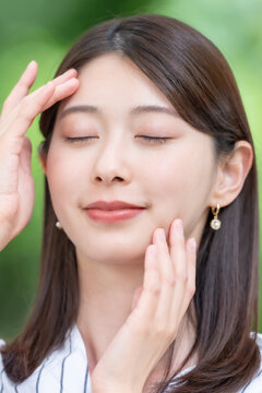 スキンケア　女性　新緑
