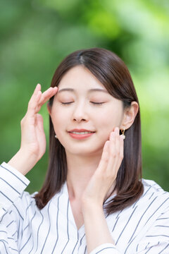 スキンケア　女性　新緑