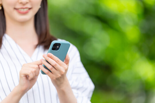 スマホ　女性