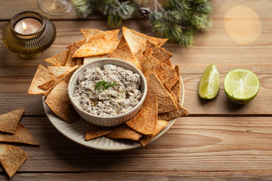 rillettes de sardine cr&eacute;meuses au fromage frais citron vert et aneth avec des tortillas croustillantes fait maison