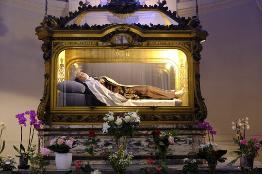 Carmel of Lisieux. Shrine of Saint Th&eacute;r&egrave;se.