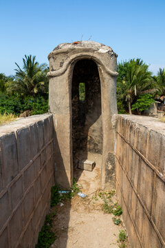 Small sentry box on the ramparts of the old fort built by the Portuguese, Northern Province, Mannar, Sri Lanka