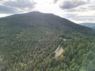 Beskidy - Polska  Babia Góra i okolice, zdjęcie wykonane dronem. Krajobraz, las, góry, piękny widok © Konrad