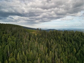 Beskidy - Polska  Babia Góra i okolice, zdjęcie wykonane dronem. Krajobraz, las, góry, piękny widok © Konrad