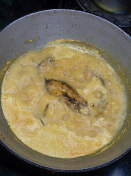 Shorshe Ilish, a delicious Bengali recipe made with Hilsa fish (Tenualosa ilisha) and mustard. Cooked in a stainless aluminium, this is a traditional Bengali cuisine.