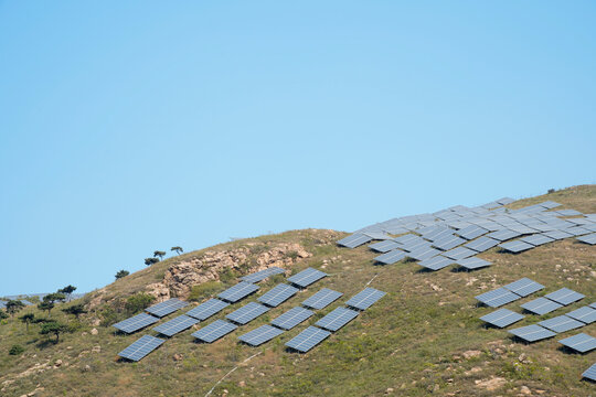 Solar photovoltaic panels and solar photovoltaic power generation systems